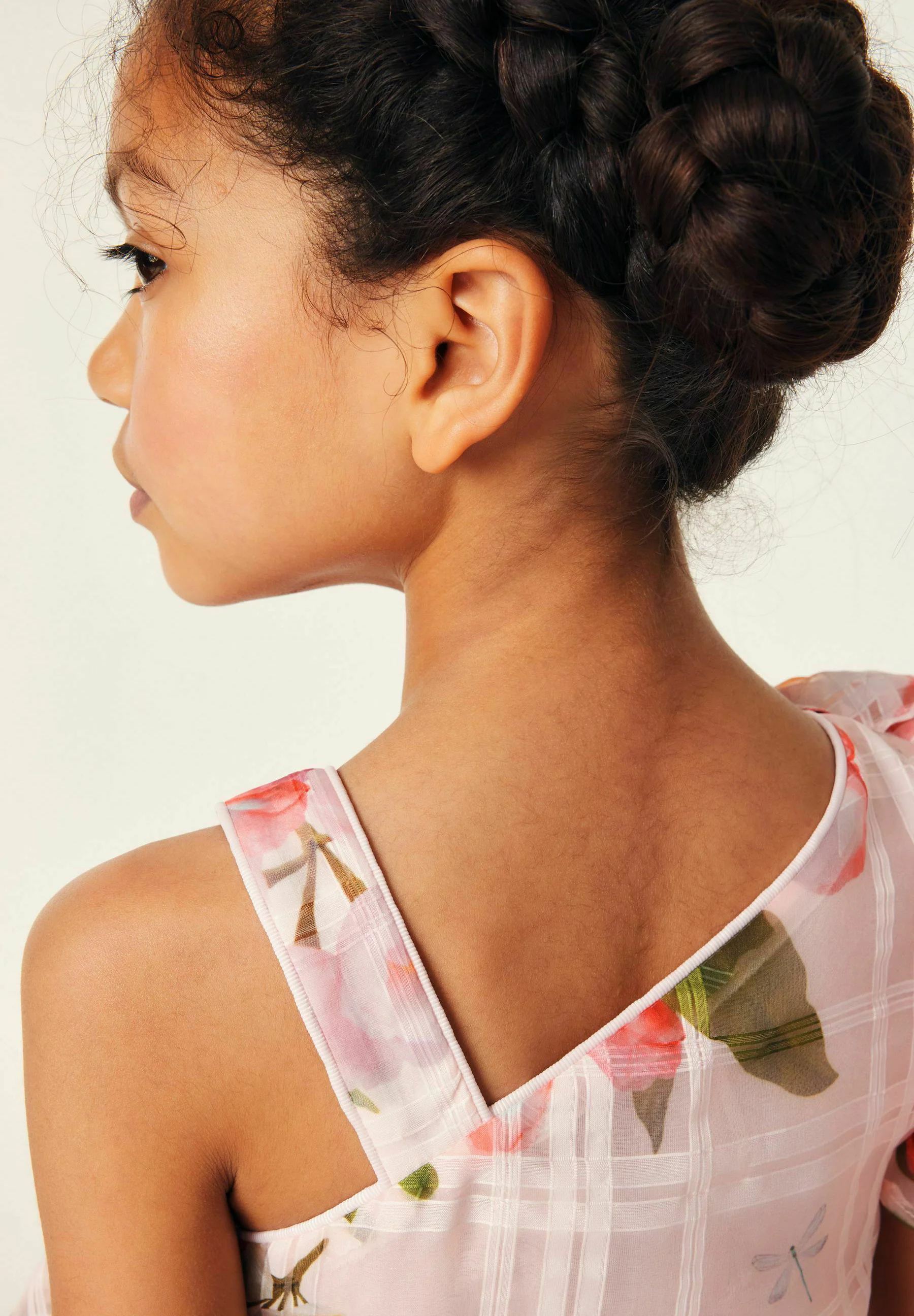 Vestido elegante Baker by Ted Baker con estampado floral de un solo hombro y corte regular.