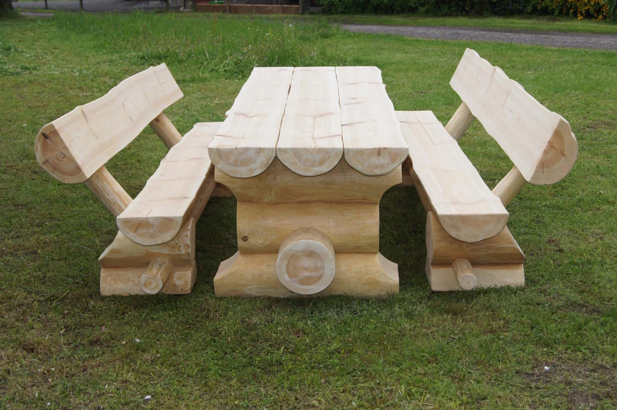 PureHaven Luxus-Holzgarnitur 295x90x80 cm Tischabmessungen massiver Naturstamm nordische Fichte Blockbauweise handgeschnitzt strapazierfähig Unikat