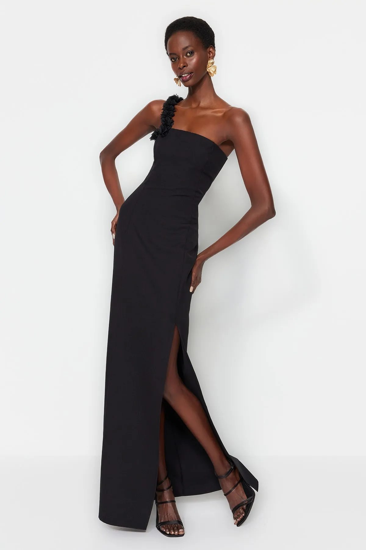 Trendyol Collection  Schwarzes, gewebtes, langes Abendkleid TPRSS23AE00097