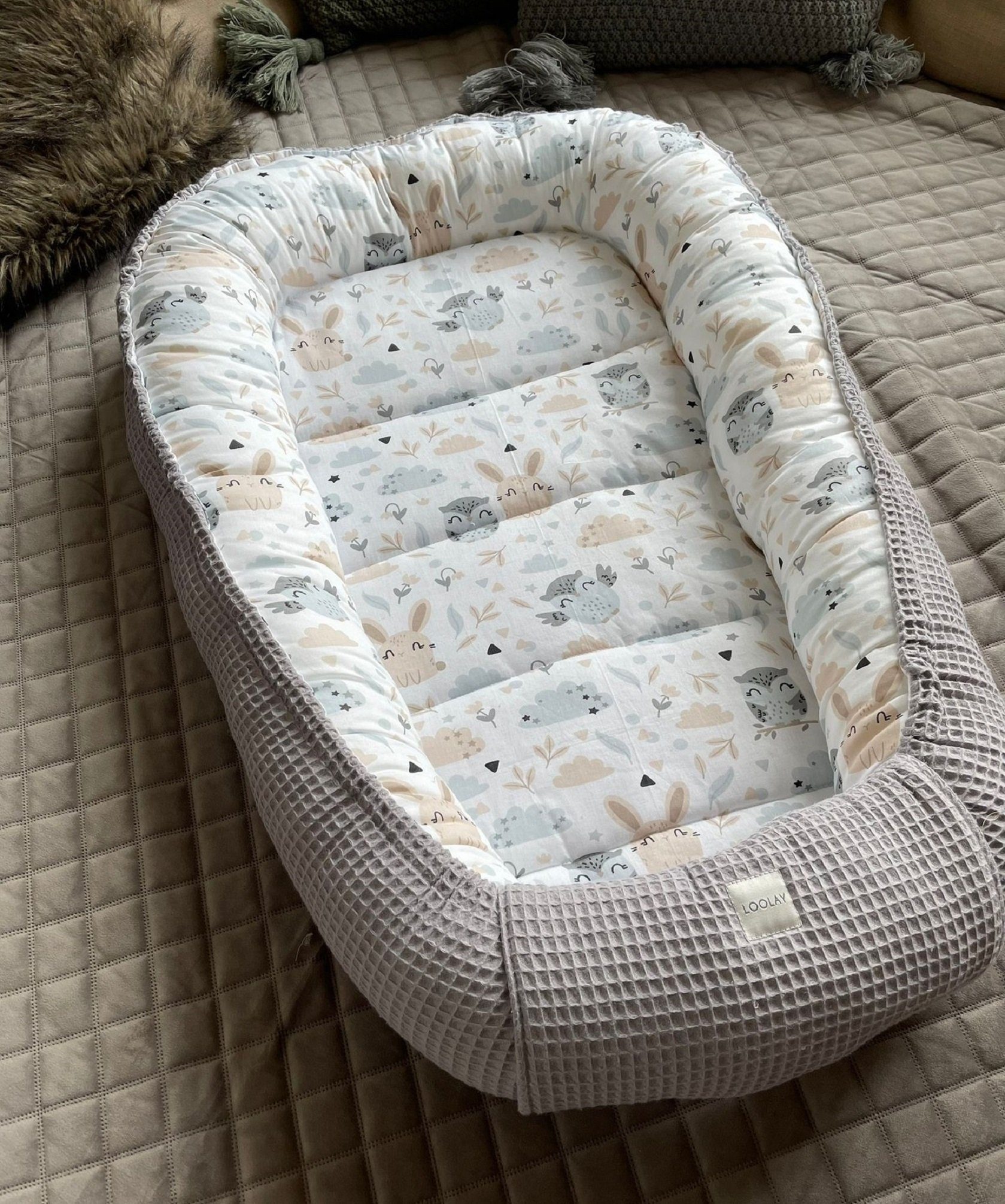 Loolay Bettnestchen GRAU Waffelpique/ HASE Beige Weiß BABYNEST Babyausstattung Neugeborene, (Super BABYGESCHENK Reisebett Nestchen SOLO/ o. in PREMIUM Geschenk SETS, 1-tlg., 4 Jahreszeiten ATMUNGSAKTIVER WAFFELSTOFF), LOOLAY® - 100% Europäische Stoff