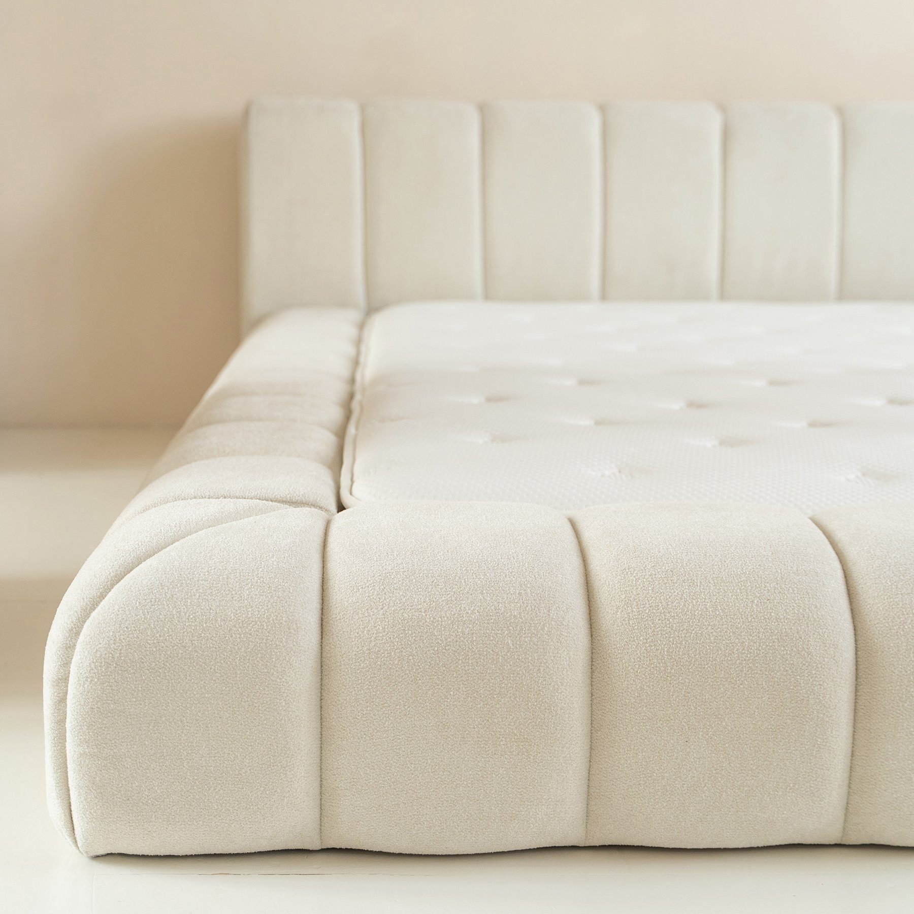 Sitheim-Europe Polsterbett Adore Desigbett Beige inkl. Hybrid-Taschenmatratzen 26 cm (1x Bettgestell, 2x Lattenroste, 1x Matratze)