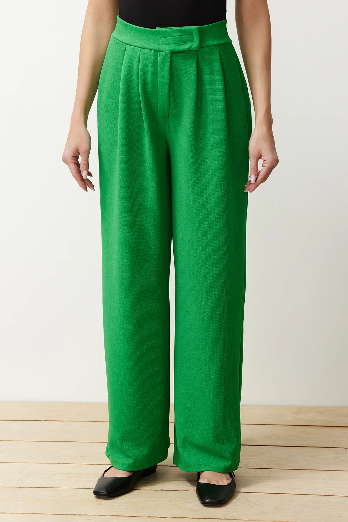 Trendyol Collection  Grüne Strickhose mit hohem Bund, weitem Bein und Klettverschluss, weit geschnitten, TWOAW24PL00177