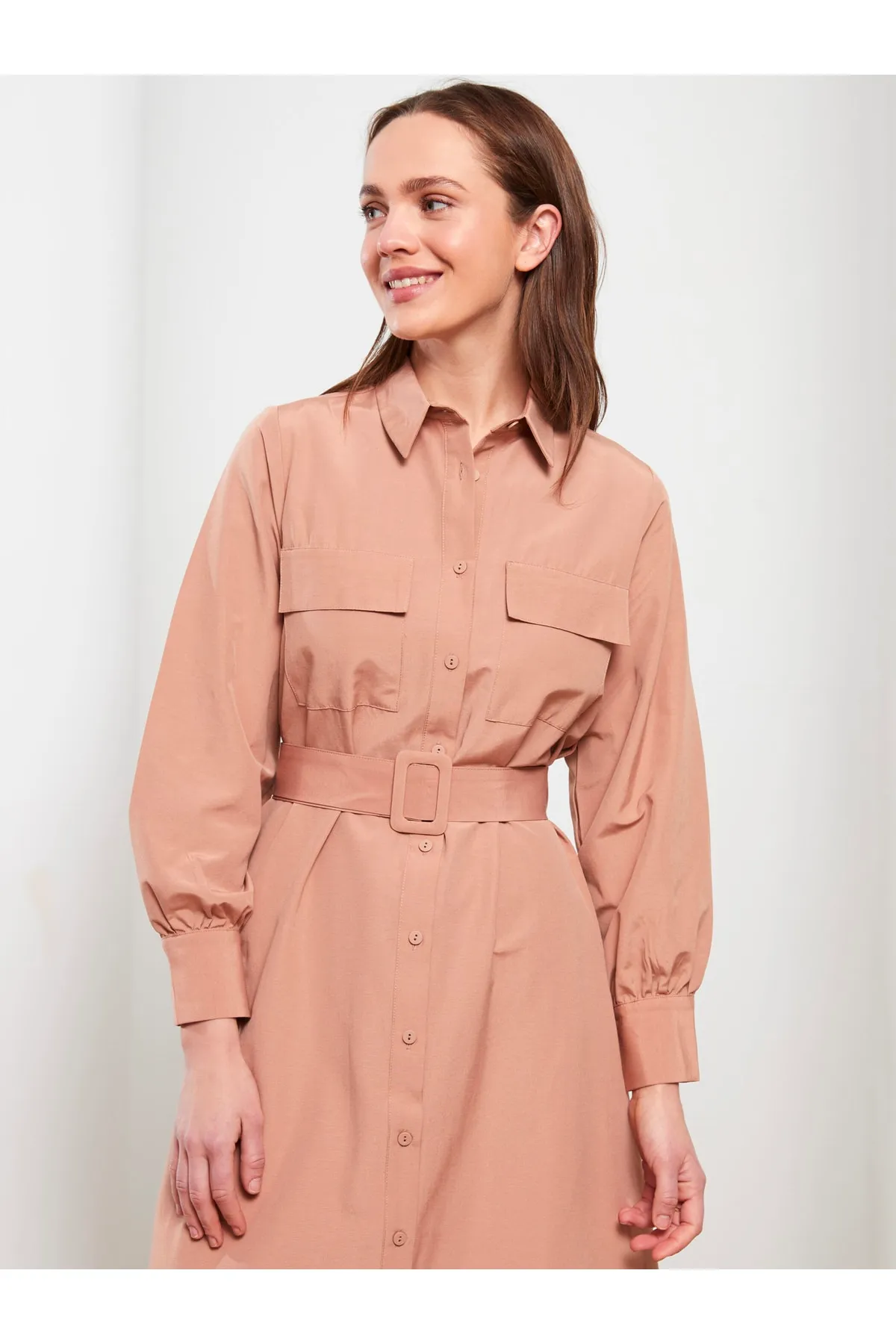 LC Waikiki  Damen-Hemdblusenkleid aus einfarbigem, langärmligem Popeline mit Knopfverschluss vorne