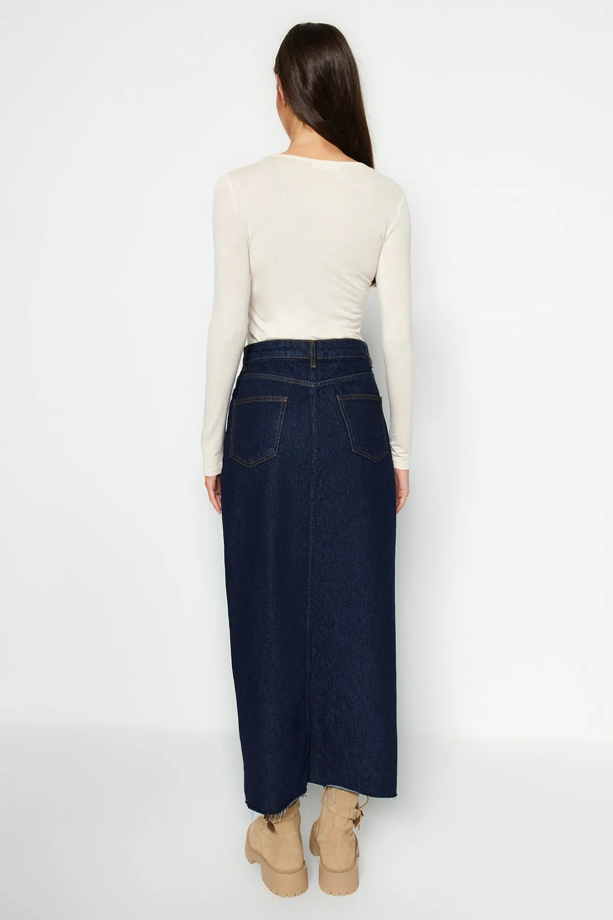 Trendyol Collection  Dunkelblauer geschlitzter Maxi-Jeansrock TWOSS23ET00290