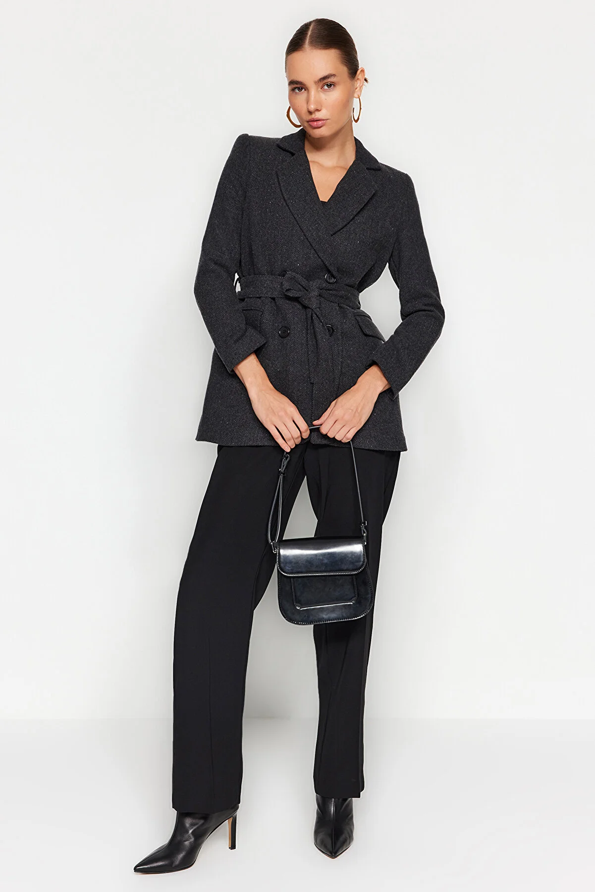 Trendyol Collection  Schwarzer, regulärer, gewebter Blazer mit Krawattendetails TWOAW24BC00017