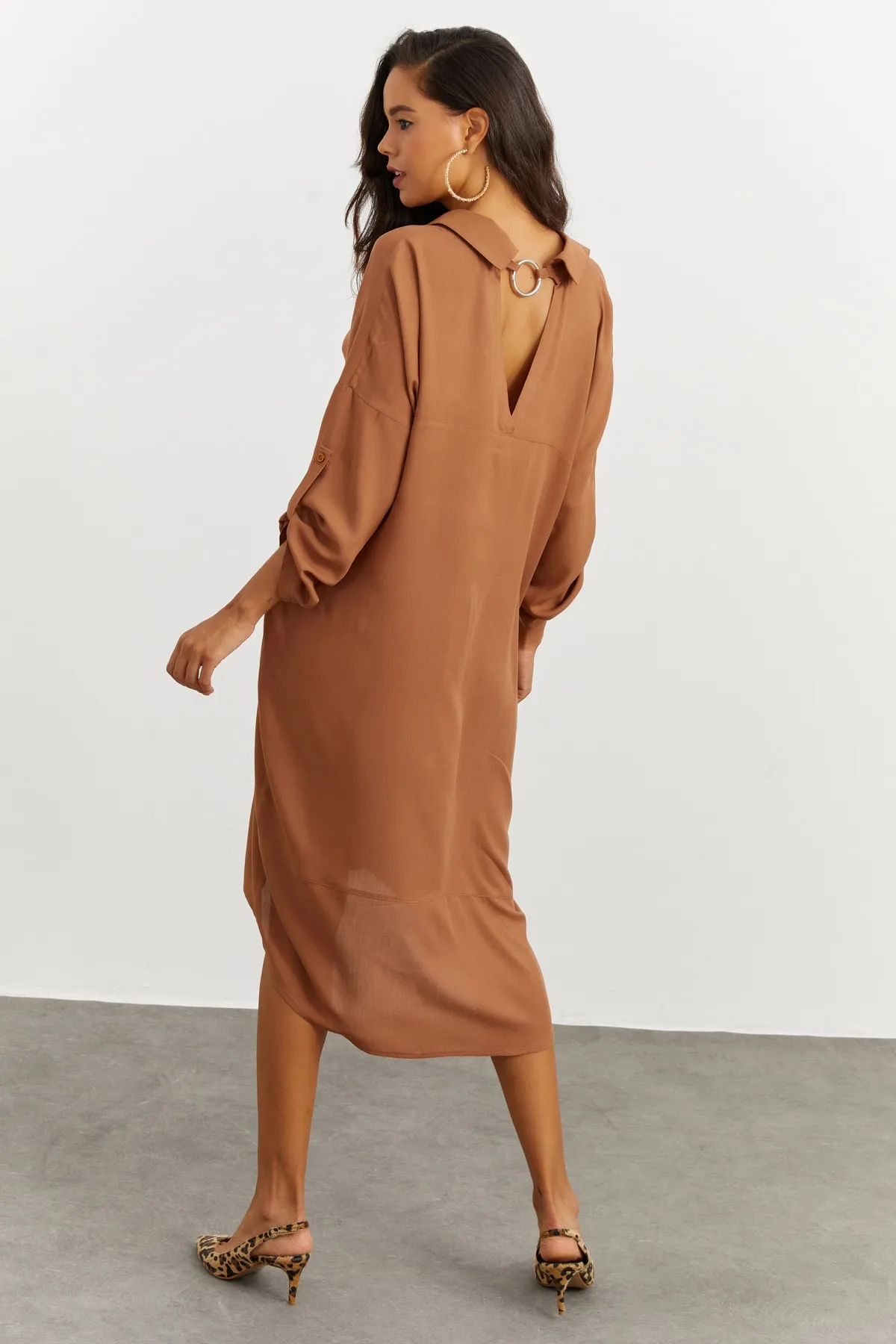 Cool & Sexy  Hellbraunes Damenkleid mit Ringtaschen hinten BK1498