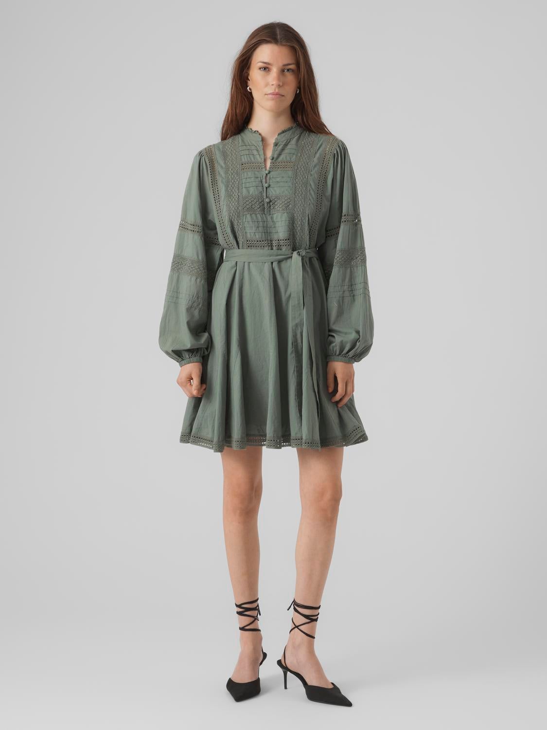 VMLAVA Kurzes Kleid