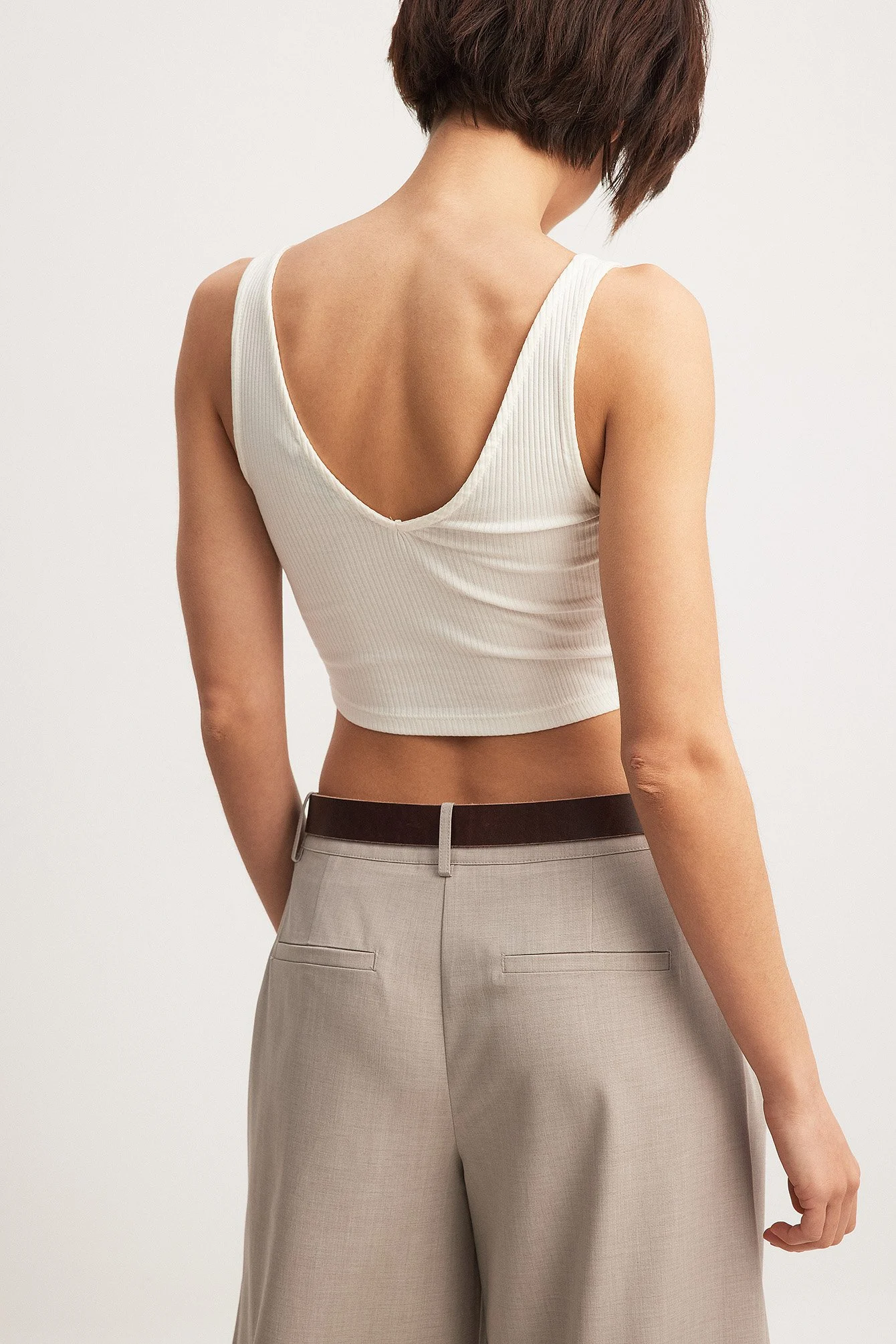 Geripptes Bio-Crop-Top mit V-Ausschnitt
