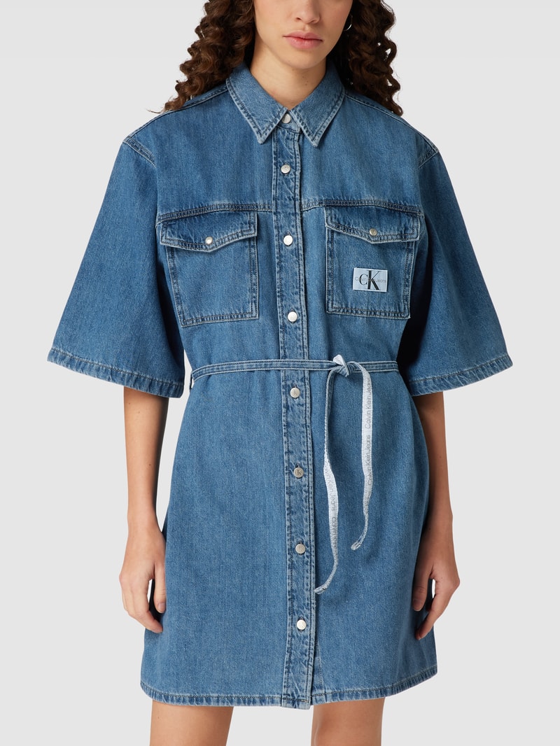 Jeanskleid mit Bindegürtel in jeans