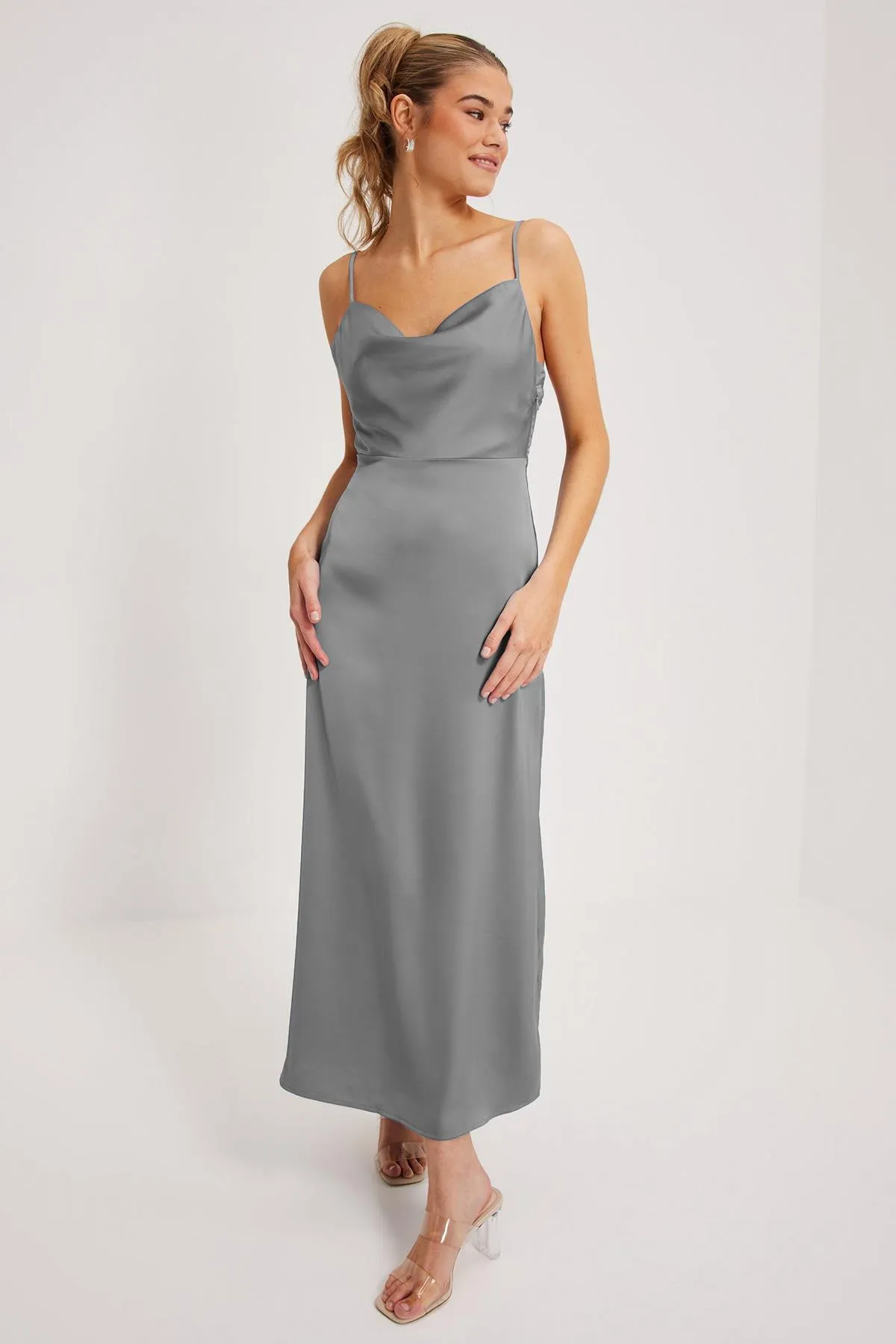 Madmext  Graues Satin-Midikleid mit U-Ausschnitt