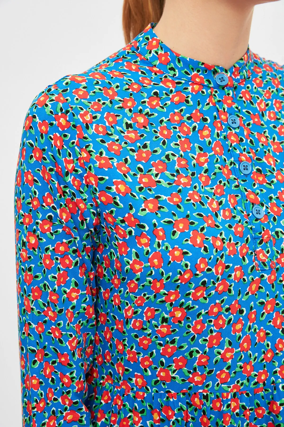 Trendyol Modest  Blaues, gewebtes Kleid mit Blumenmuster und weiter Passform TCTSS21EL4051