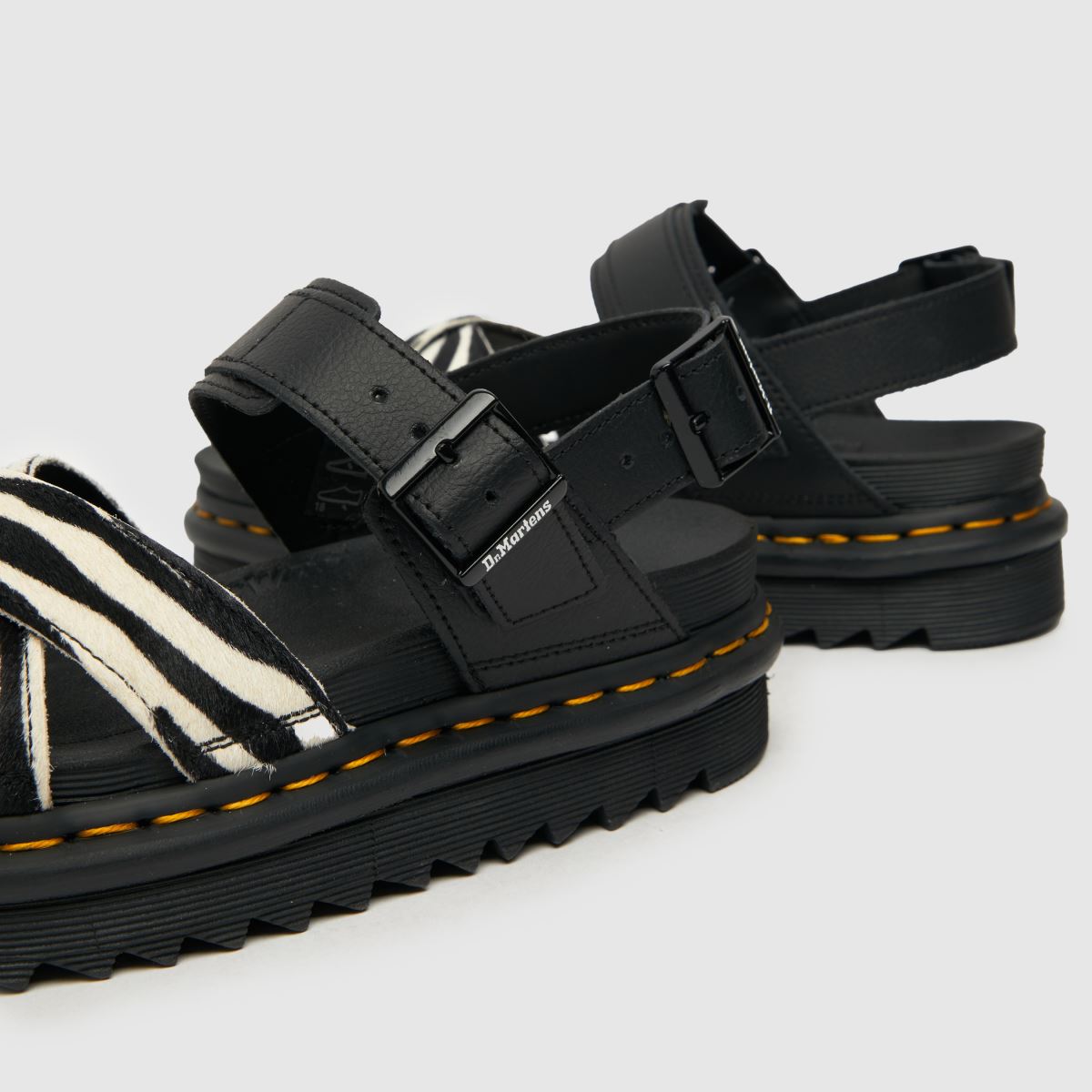 Dr. Martens Voss szandál fekete és fehér színben