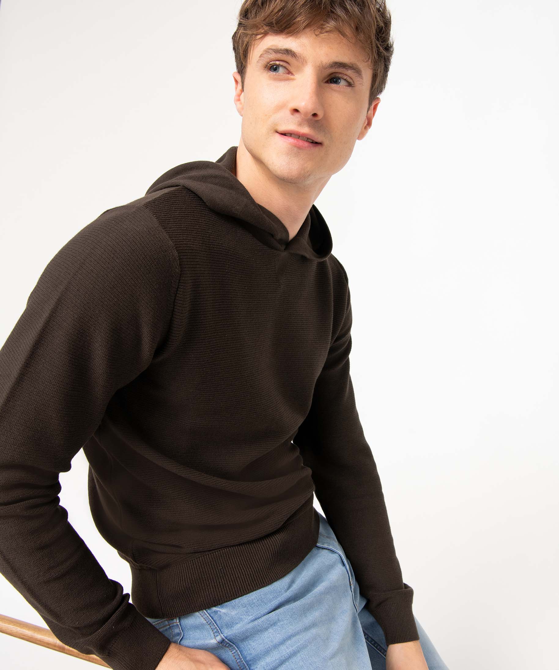 Pull homme en maille ctelée à capuche marron | GEMO