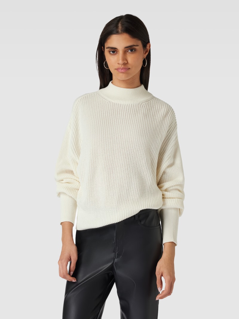 Strickpullover mit Stehkragen in offwhite
