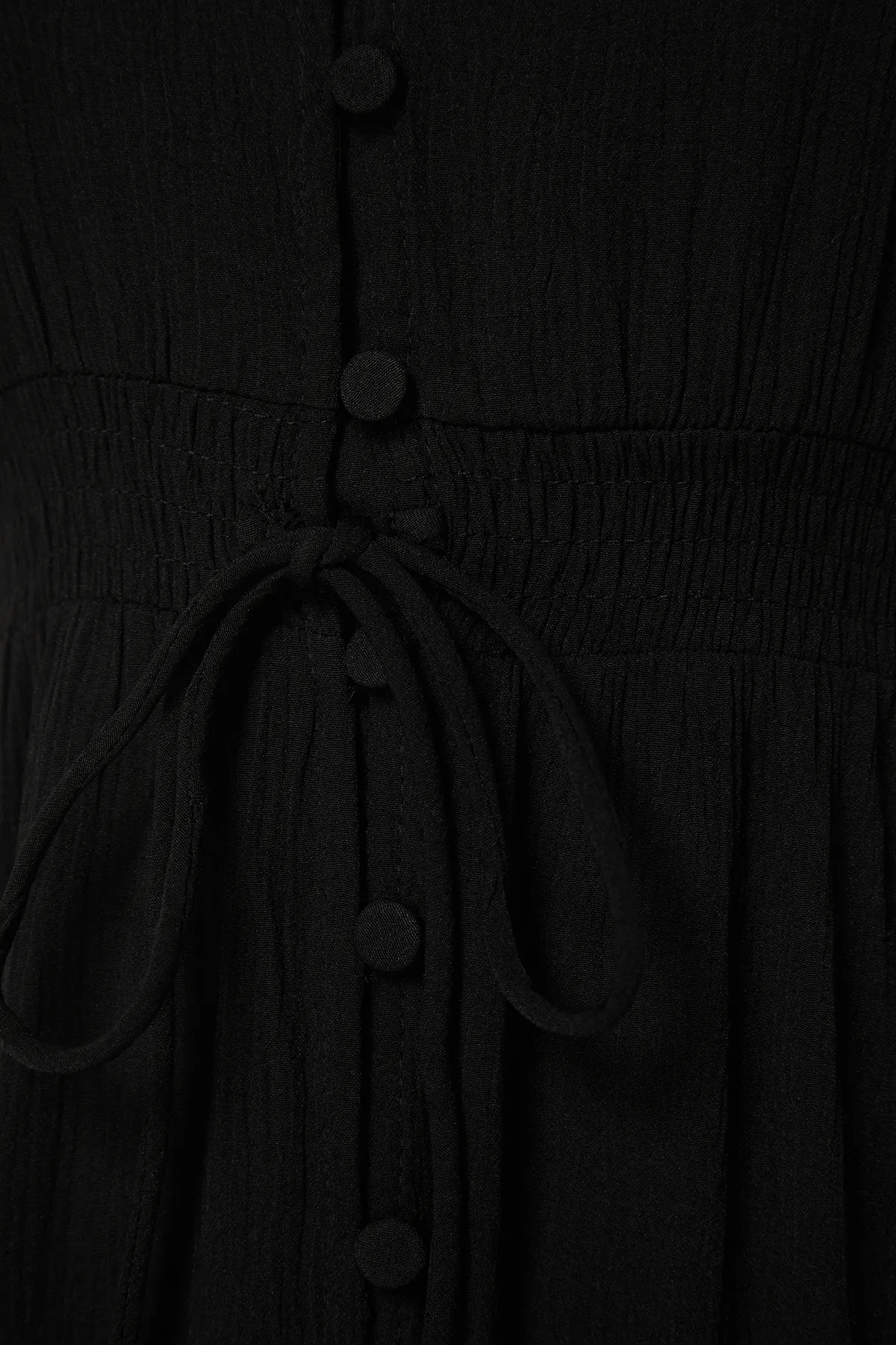 Trendyol Collection  Schwarzes Maxi-Strandkleid mit gewebten Rüschen TBESS24EL00092