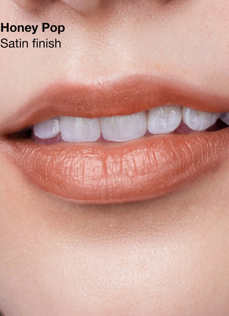 Batom de longa duração CLINIQUE Pop™ com acabamento acetinado