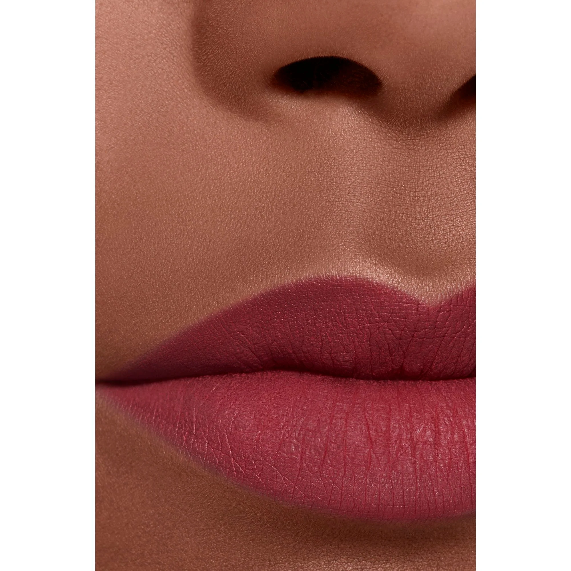ROUGE ALLURE LIQUID VELVET - УЛТРА ДУГОТРАЈАН, ИНТЕНЗИВАН МАТ ФЛУИДНИ РУЖ ЗА УСН