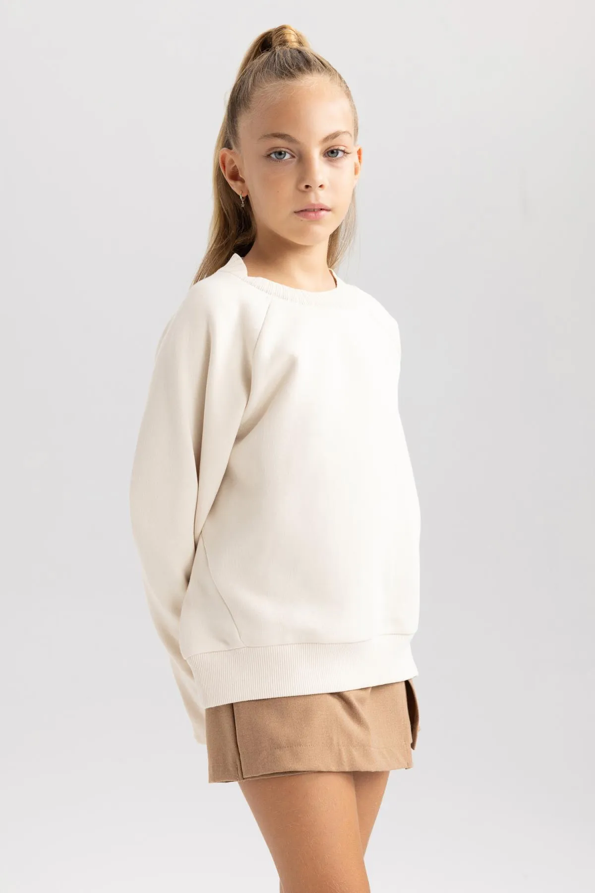 DeFacto  Weiches, pelziges Sweatshirt mit Rundhalsausschnitt für Mädchen in Oversize-Passform B1976a823au