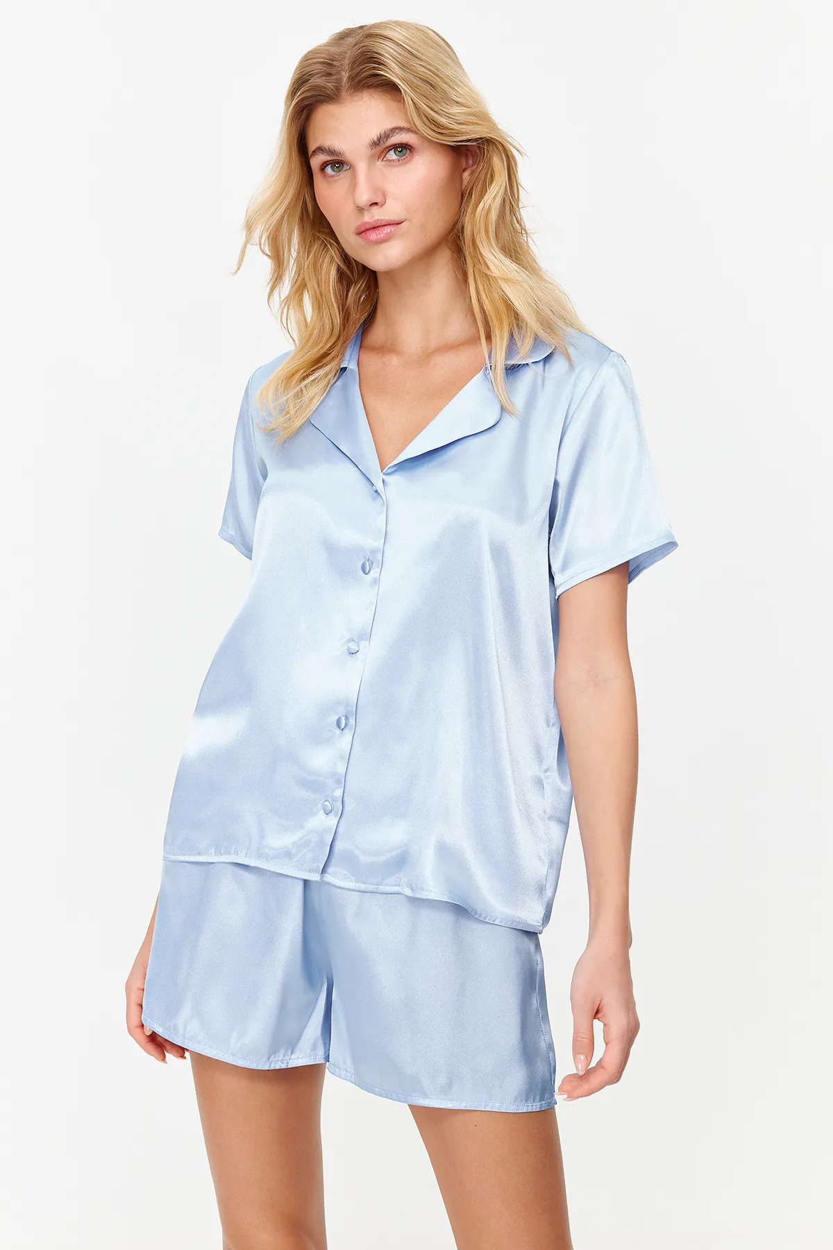 Trendyol Collection  Blaues Pyjama-Set aus gewebtem Satin THMSS24PT00118