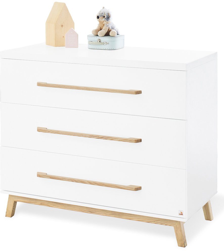 Pinolino® Babyzimmer-Komplettset Hilda & Riva, (Set, 4-St., Hausbett, Wickelkommode, Kleiderschrank, Wandregal), breit; Hausbett, Wickelkommode breit, 3-trg. Kleiderschrank & Wandrgal