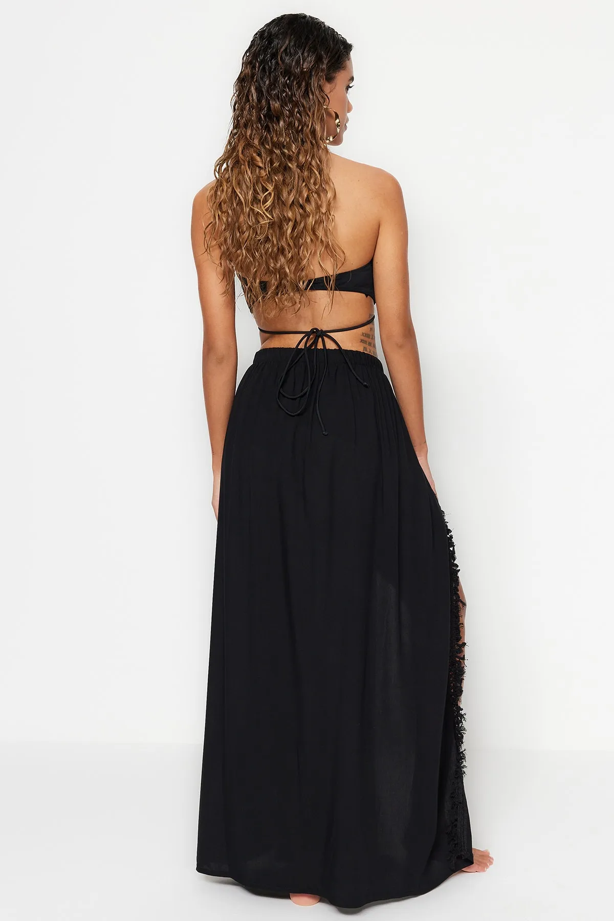 Trendyol Collection  Schwarzer Maxi-Rock mit gewebten Quasten TBESS21ET0133