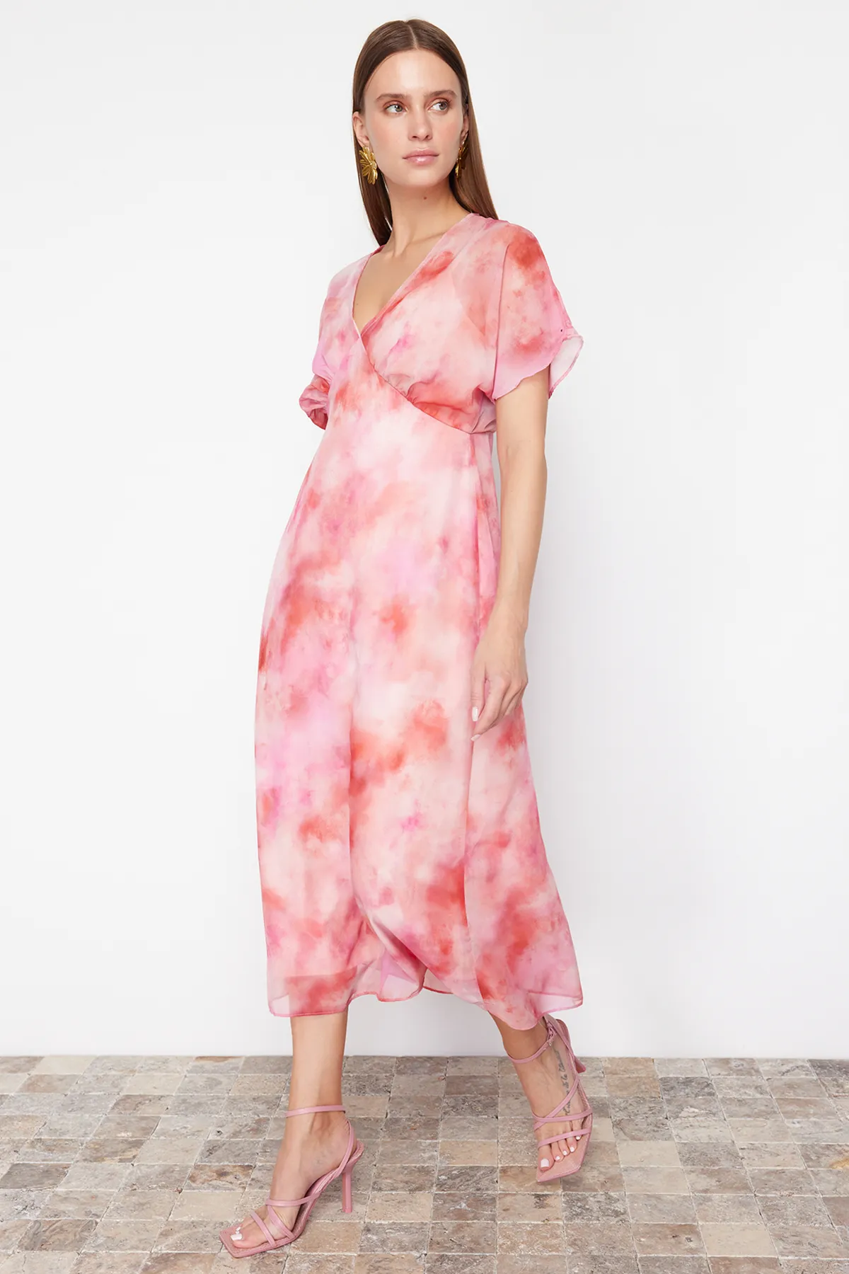 Trendyol Collection  Rosa A-Linien-Maxikleid aus gewebtem Chiffon mit abstraktem Muster TWOSS24EL00812