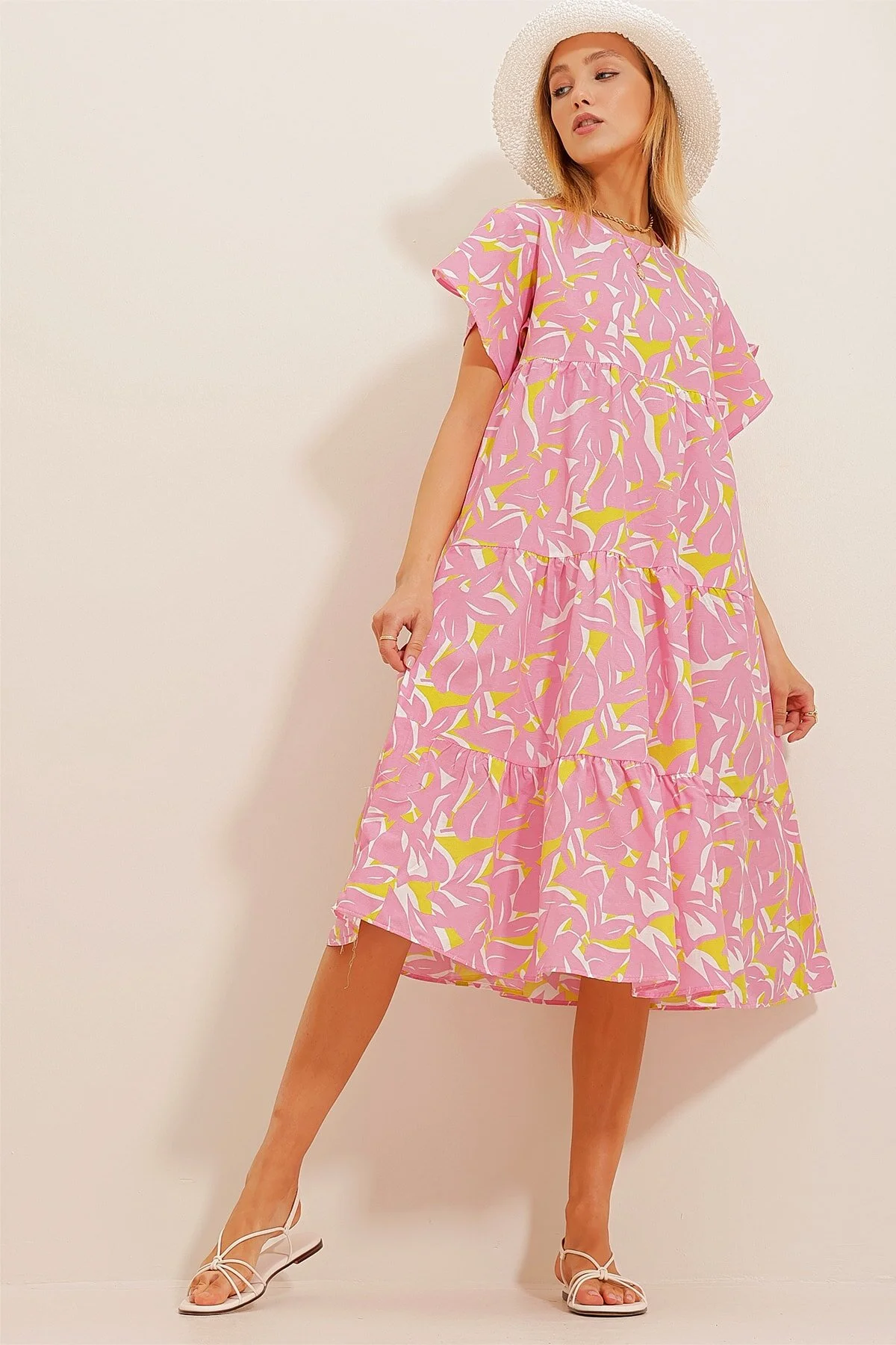 Trend Alaçatı Stili  Rosafarbenes, ölgrünes Popelinekleid mit Volant und Volant und Blumenmuster für Damen ALC-X10241
