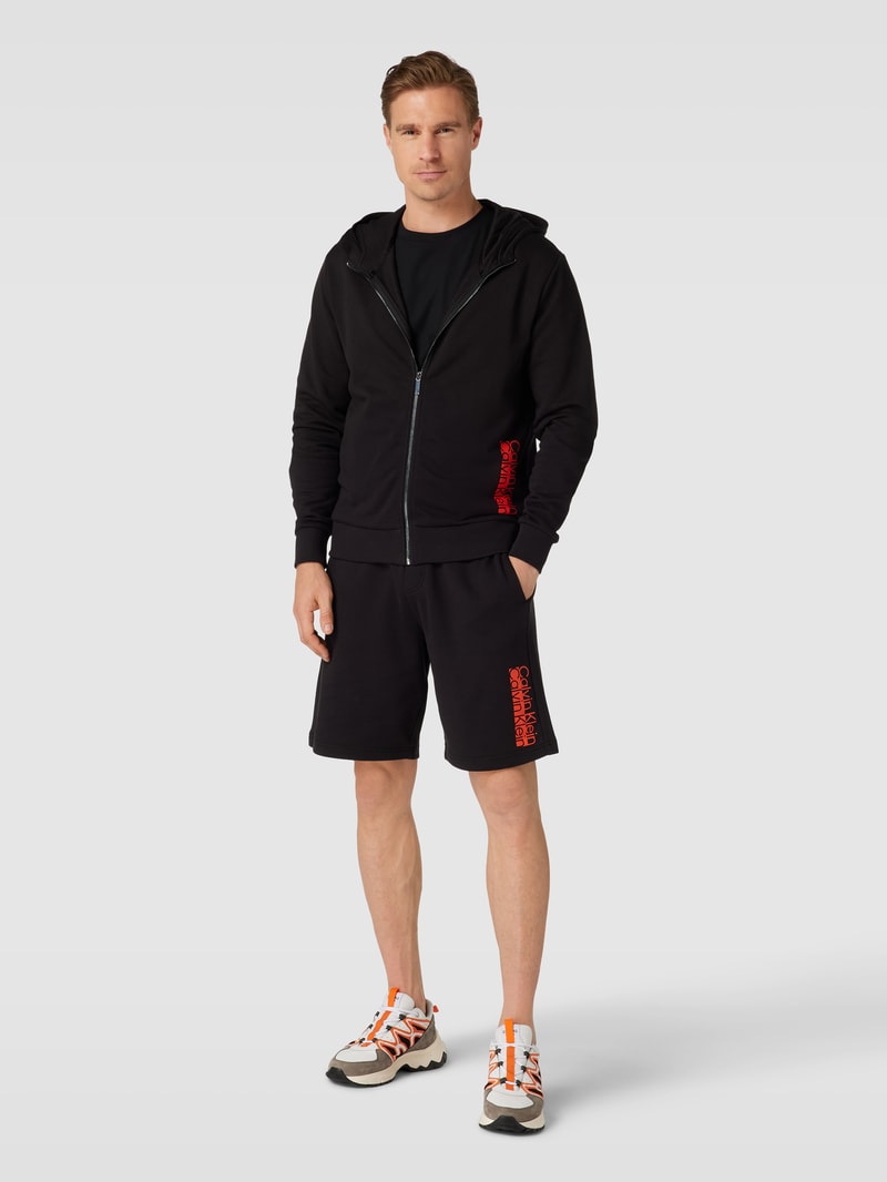 Sweatshorts mit Label-Print in schwarz
