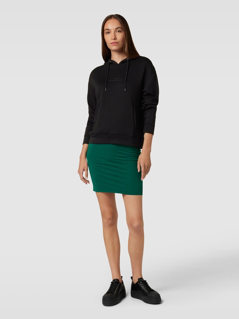 Hoodie mit Label-Print und Känguru-Tasche in schwarz