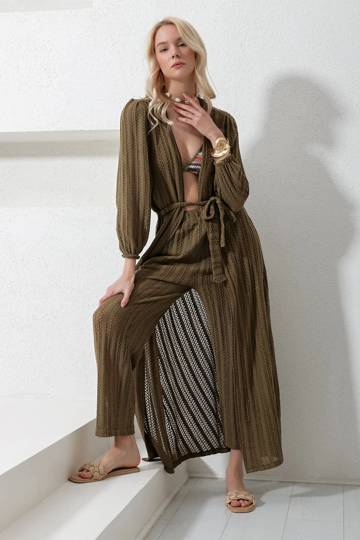 Trend Alaçatı Stili  Khakifarbenes selbststrukturiertes, durchbrochenes Kimono-Set mit langen Hosen für Damen ALC-X11710