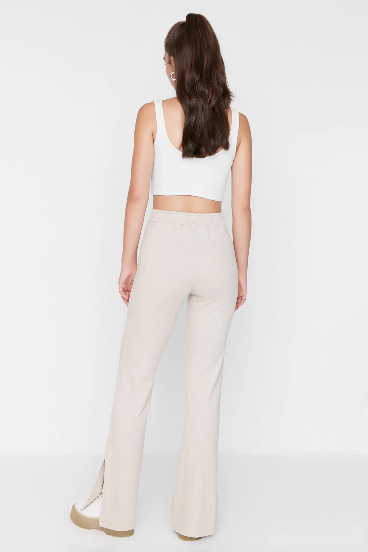 Trendyol Collection  Beige gerade gestrickte Hose mit Schlitz TWOAW23PL00005