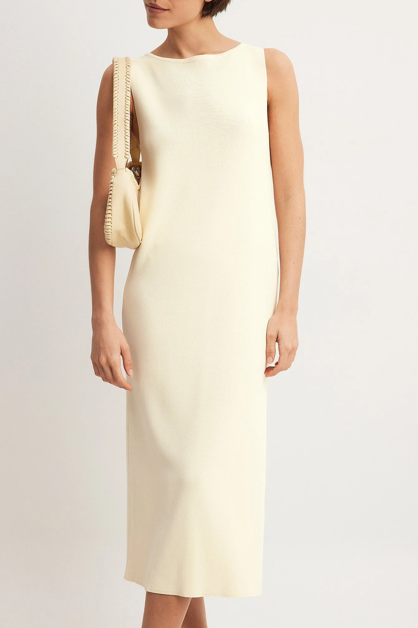 Feingestricktes ärmelloses Midi-Kleid