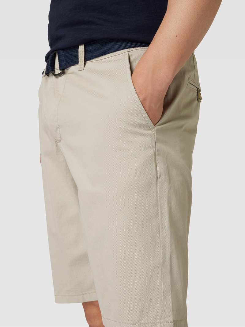 Bermudas mit Stoffgürtel in sand