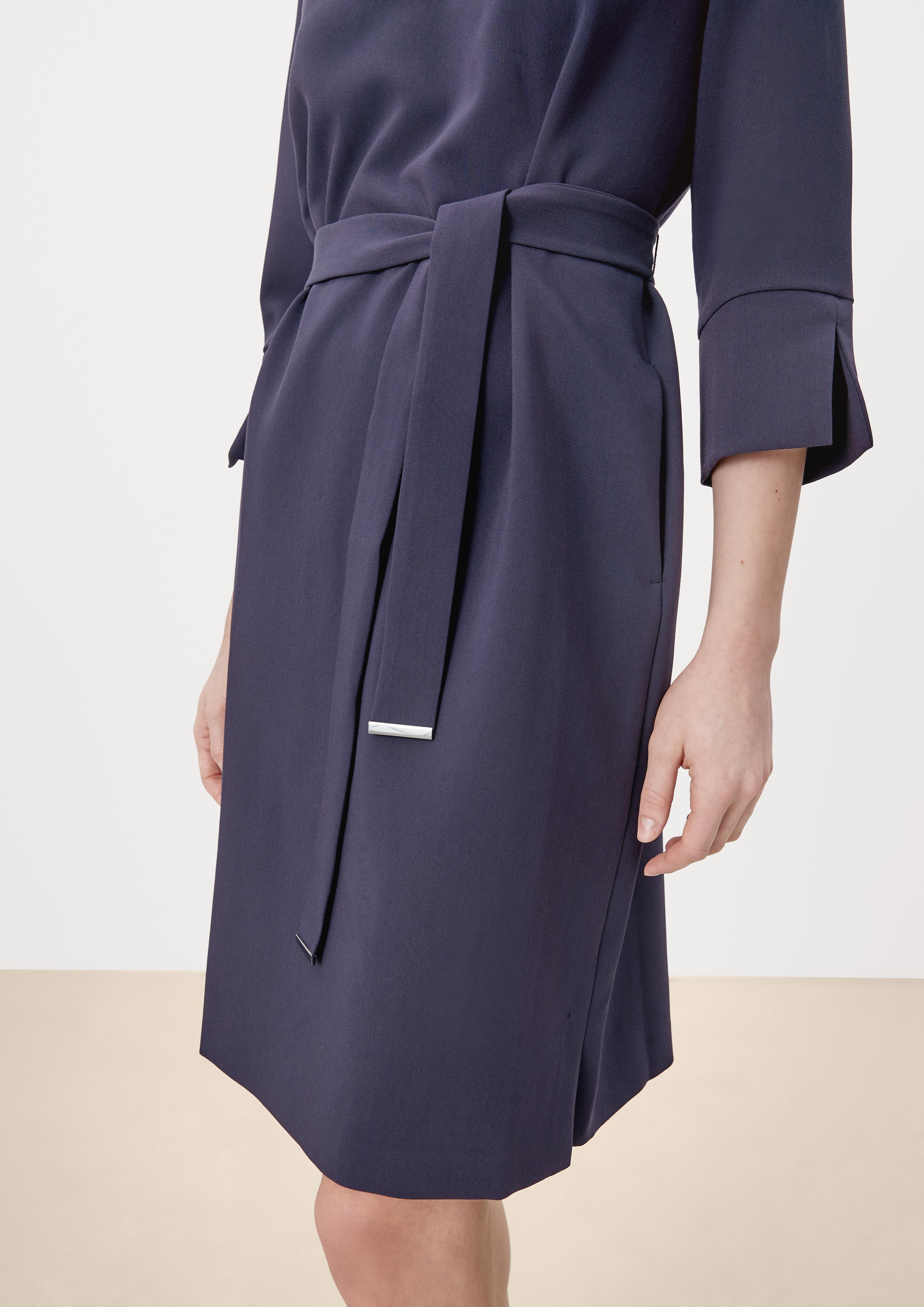 Elegantes Stretchkleid mit Gürtel  01.899.82.X157-5959