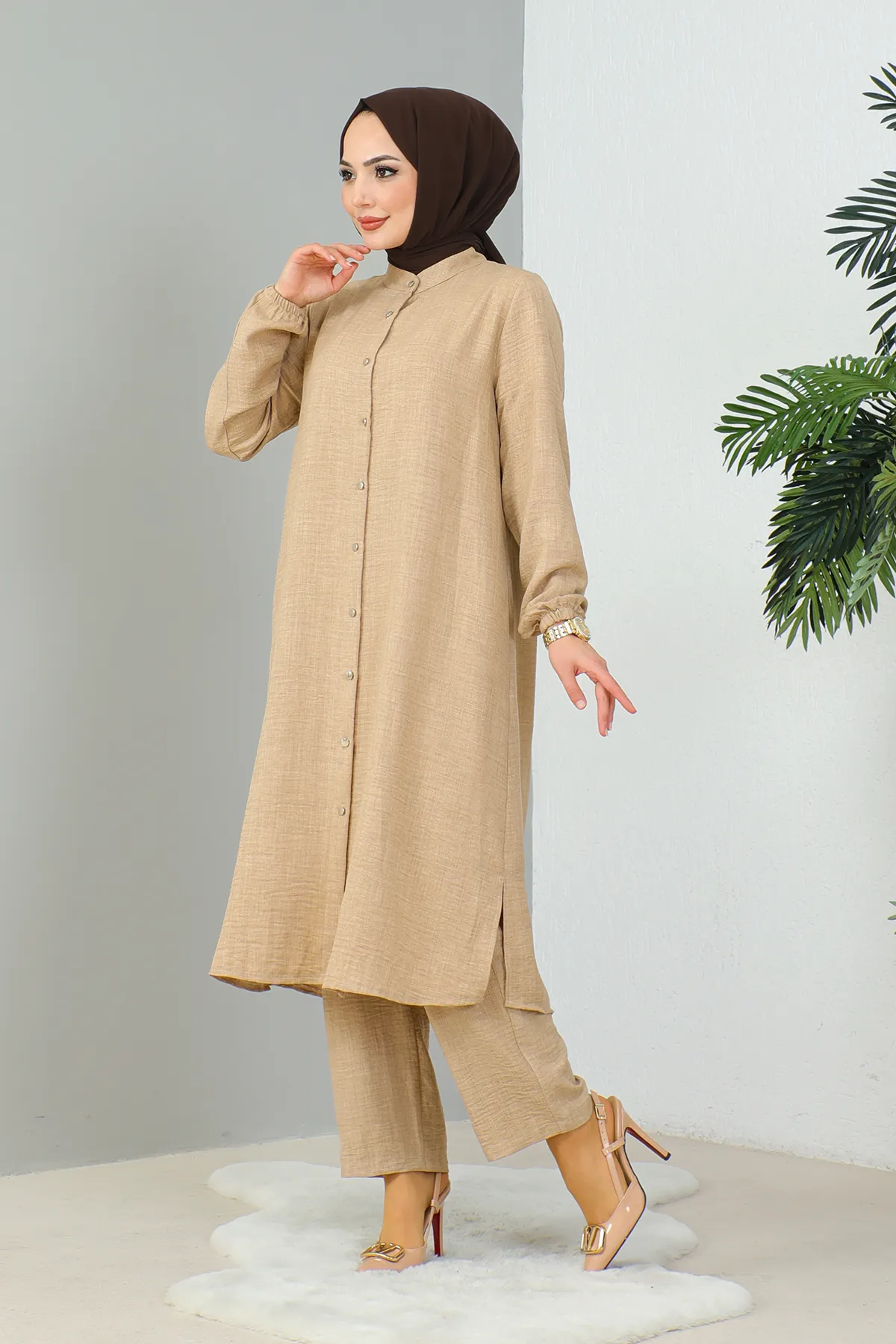 MODAQU  Set aus Tunika und Hose mit Richterkragen in Beige