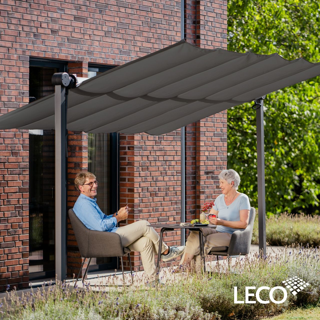 LECO Sonnendach Waved – faltbare Aluminium Terrassenüberdachung 4 x 2,5 m inkl. Schutzhülle – Anthrazit