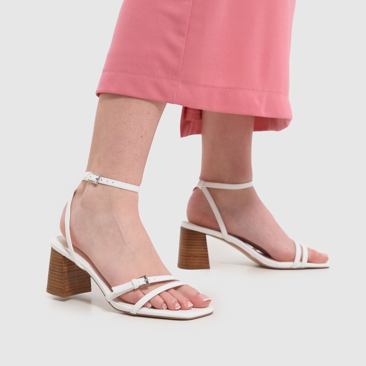 Schuh – Saturn – Vita höga klackar med remmar