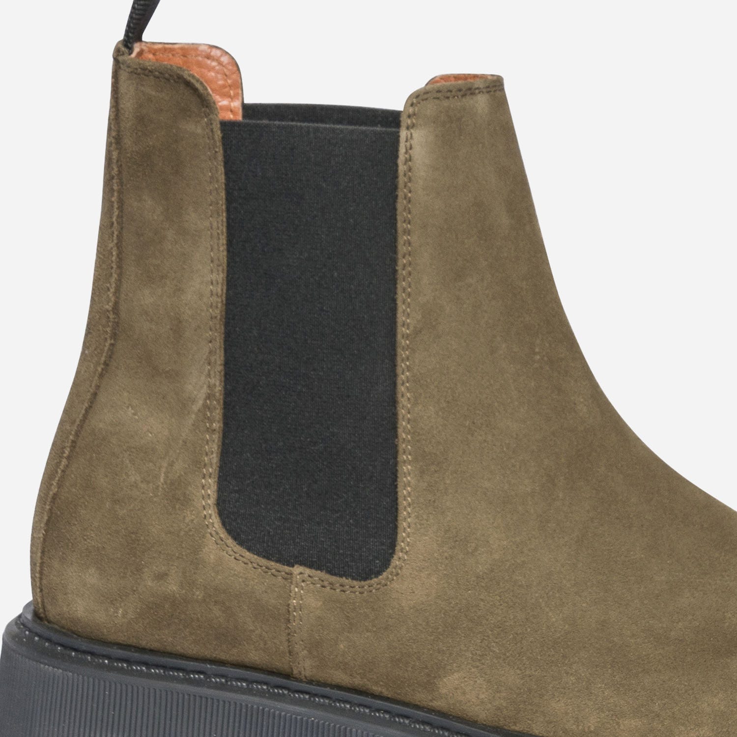 Chelsea boots kaki en cuir velours à semelle crantée