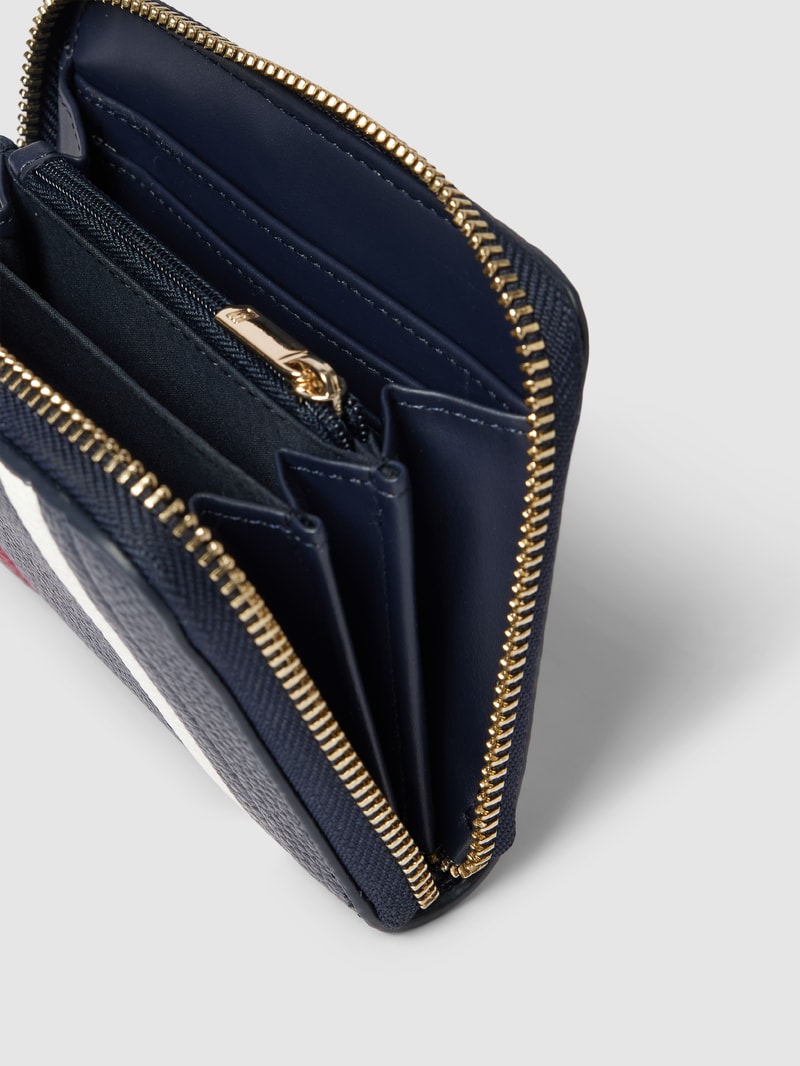 Portemonnaie mit Label-Applikation in marineblau