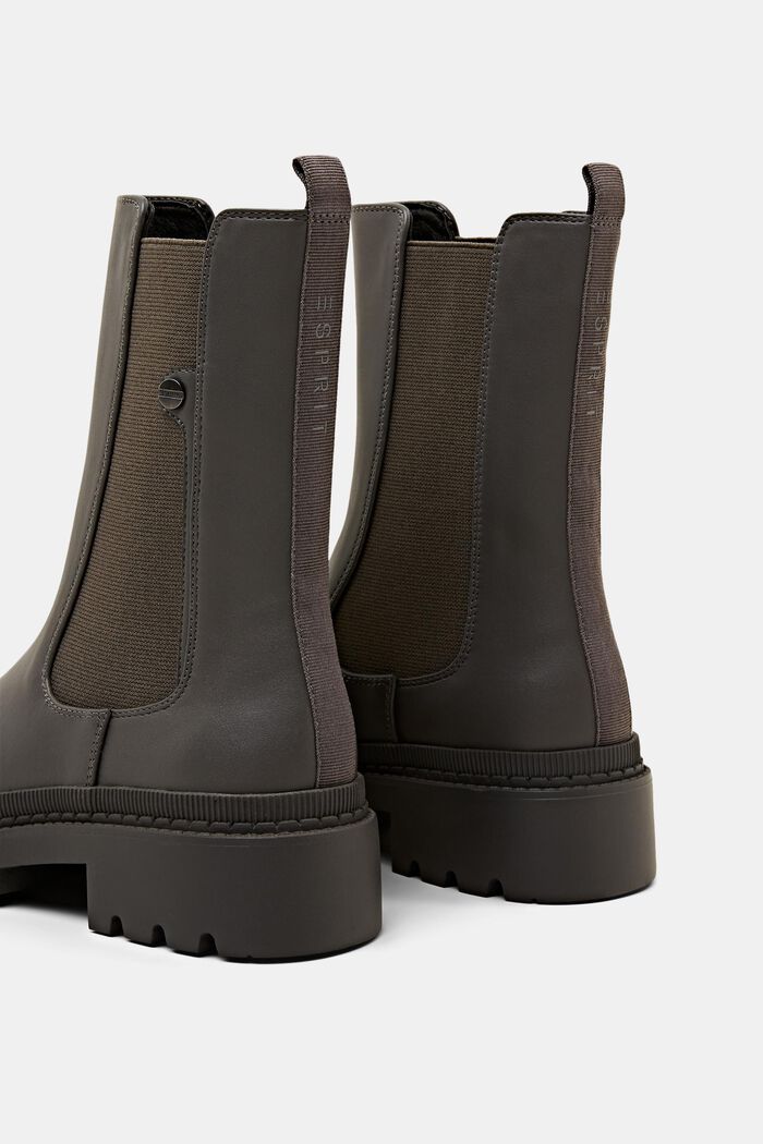 Grobe Boots in Lederoptik