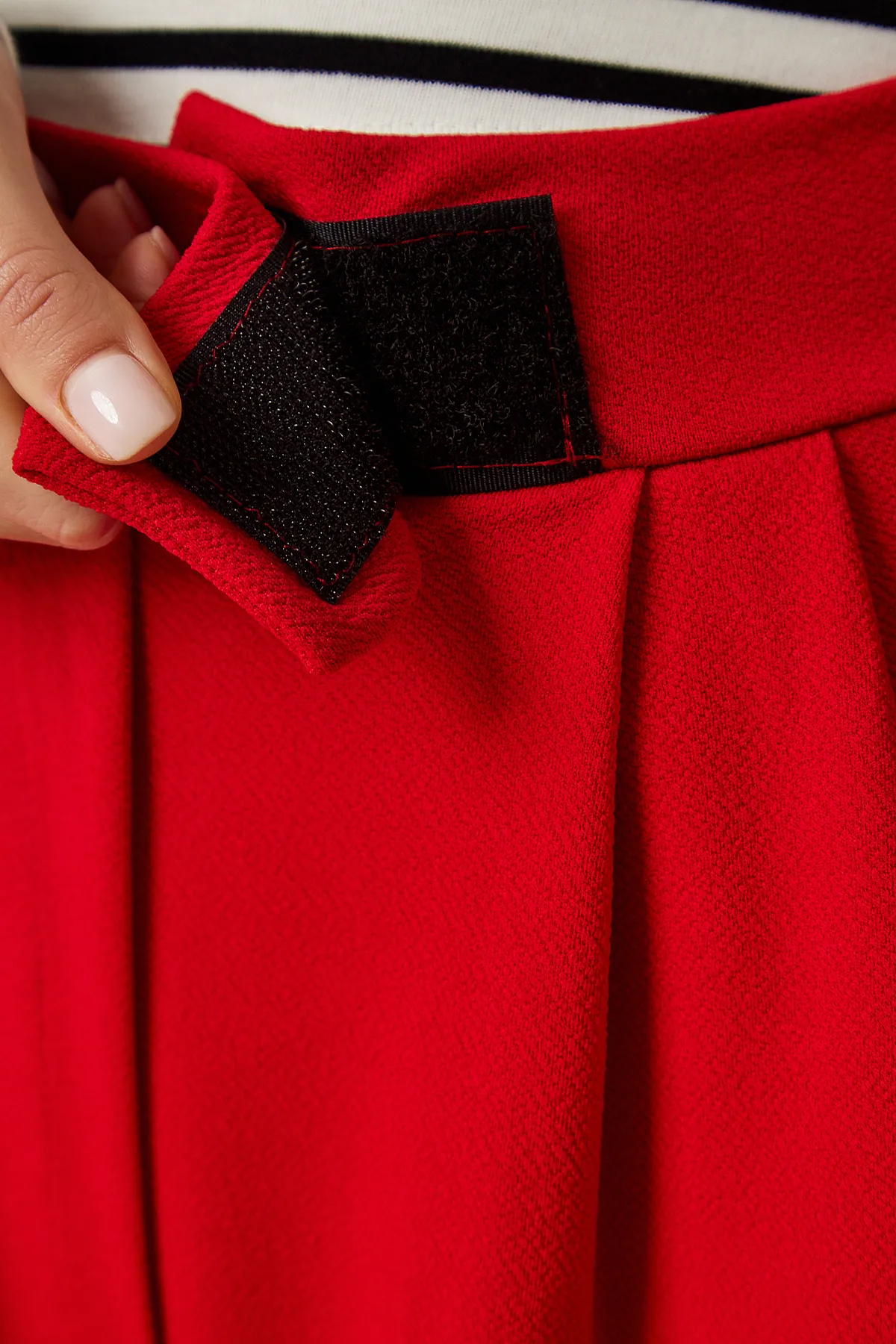 Happiness İstanbul  Bequeme Palazzo-Hose mit Klettverschluss in Rot für Damen Lİ00113