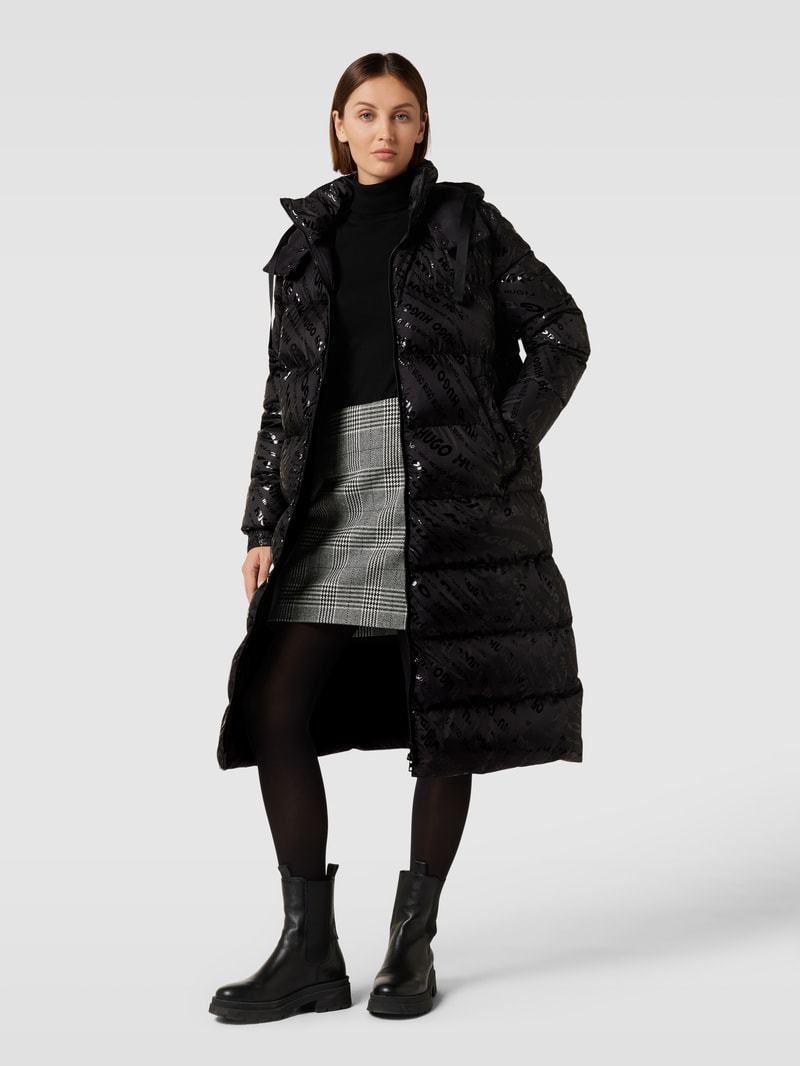 Steppmantel mit Label-Print in schwarz