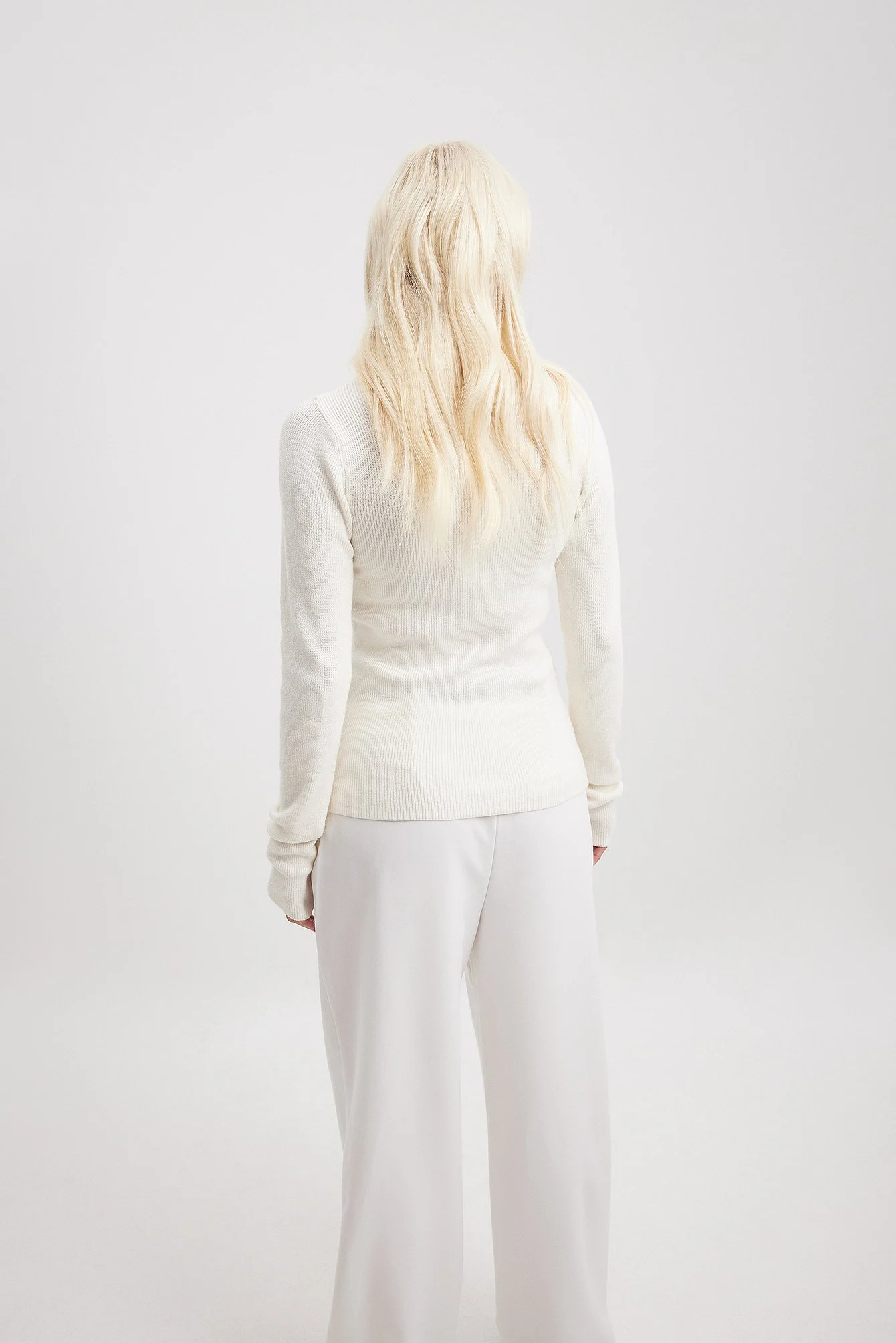 Langärmeliger Rollkragenpullover mit Rippenstrick