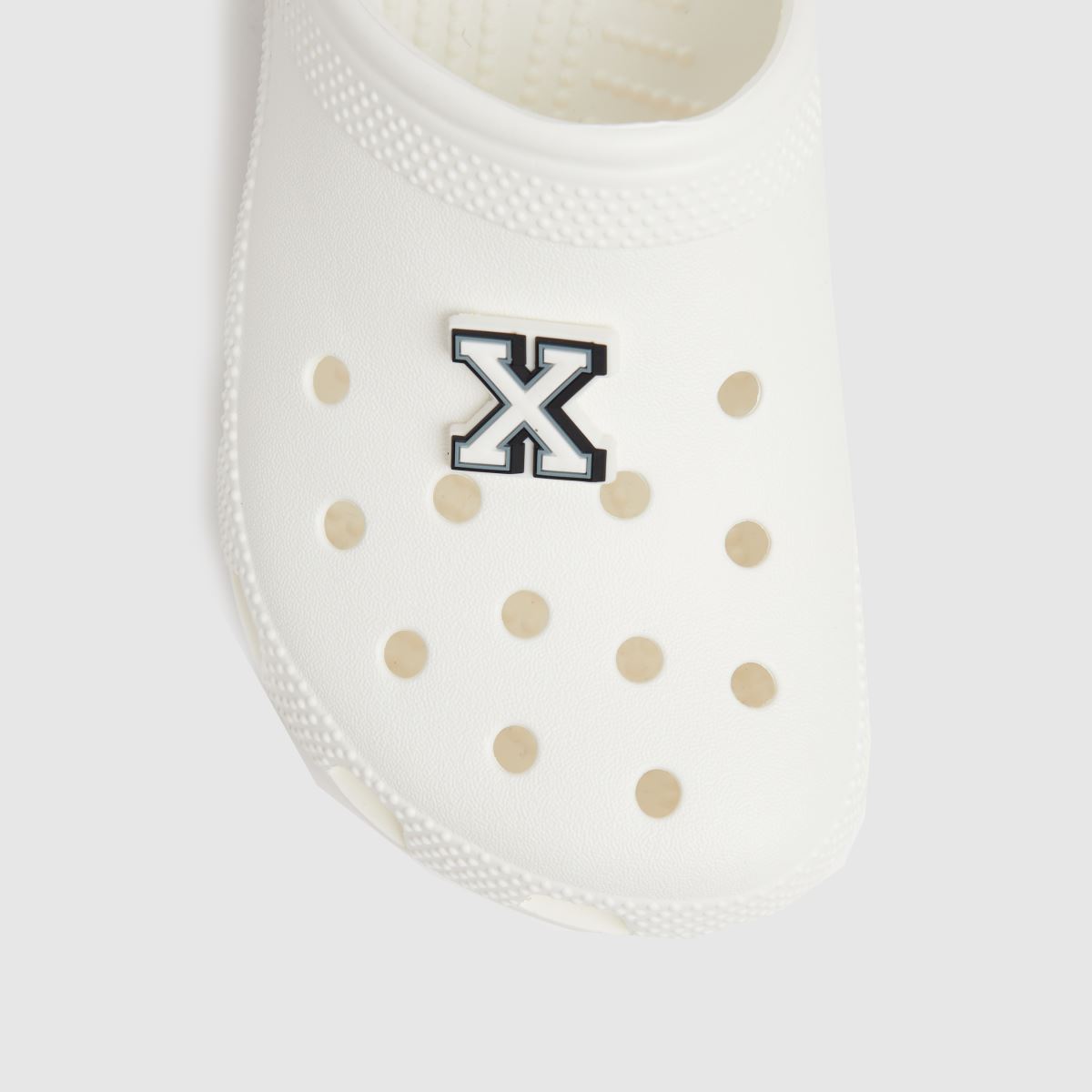 Crocs fehér és fekete jibbitz x betű