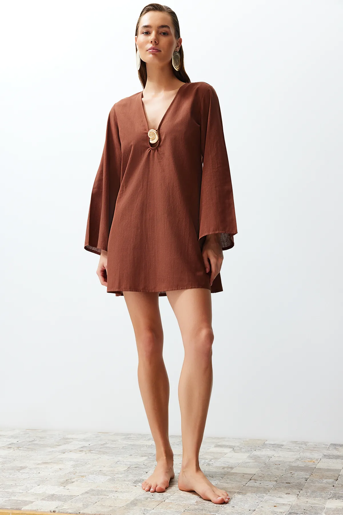 Trendyol Collection  Braunes Mini-Strandkleid aus gewebtem Accessoire, 100 % Baumwolle, TBESS24EL00020