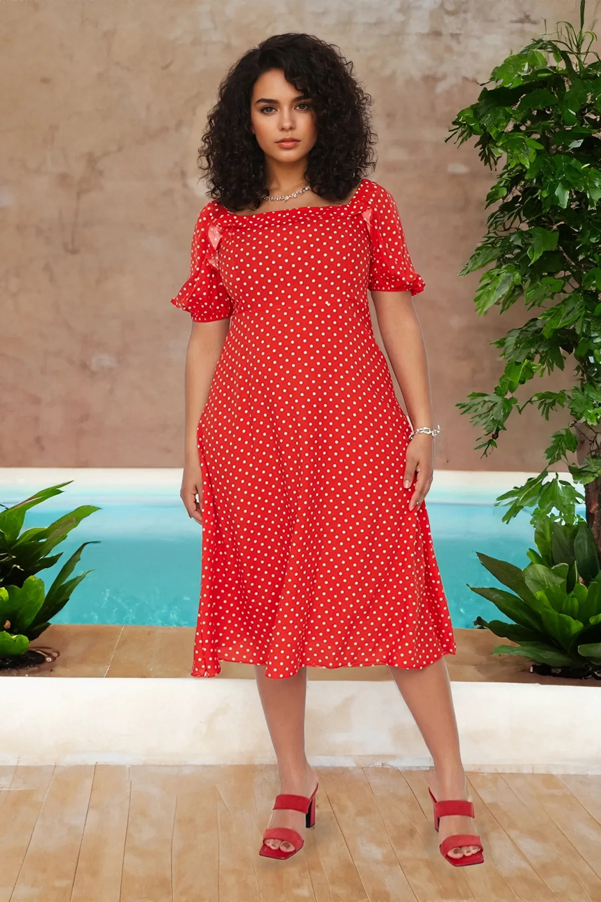 Trendyol Curve  Rotes gewebtes Kleid mit Tupfenmuster TBBSS22EL1712