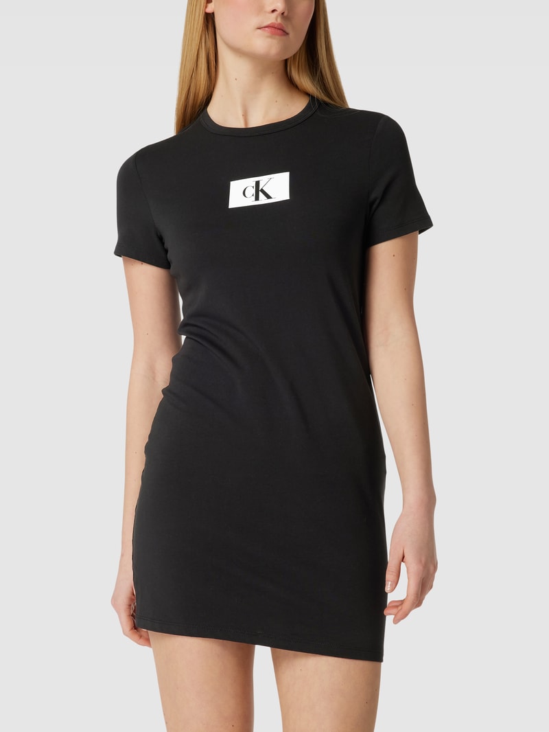 Nachthemd mit Label-Print in schwarz