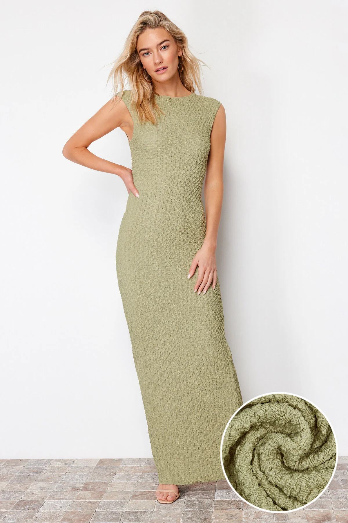 Trendyol Collection  Khakifarbenes, tailliertes/tailliertes Midi-Bleistiftkleid aus dehnbarem Strick mit Mondärmeln aus strukturiertem Stoff TWOSS24EL00103