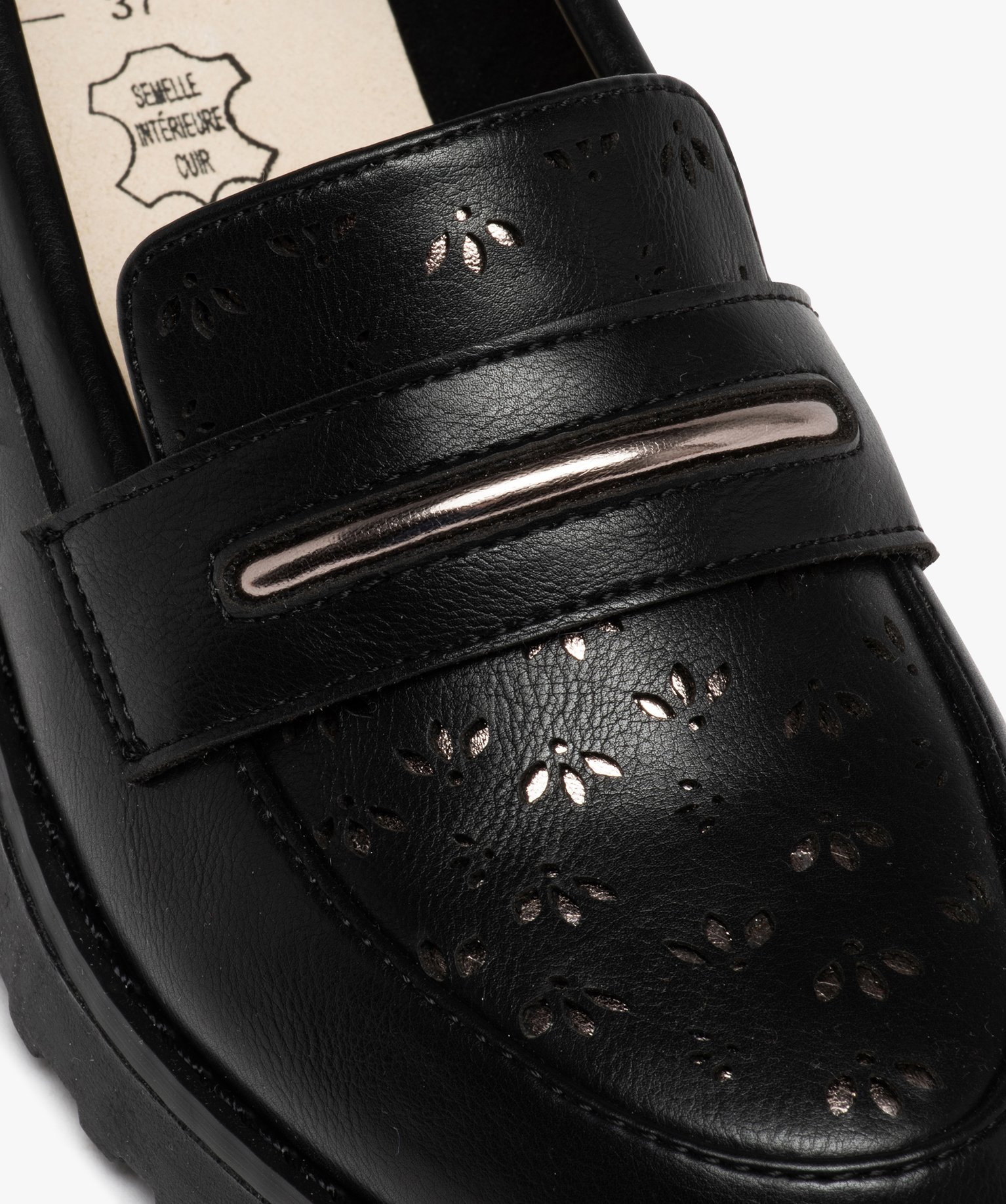 Mocassin à semelle crantée avec dessus perforé femme noir | GEMO
