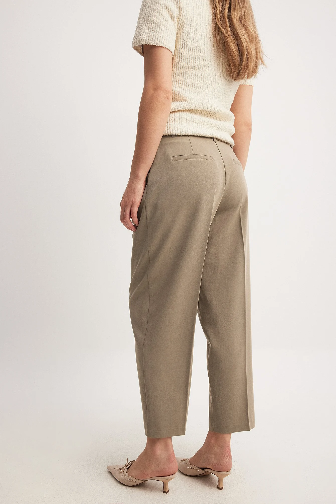 Cropped-Anzughose mit mittlerer Taille